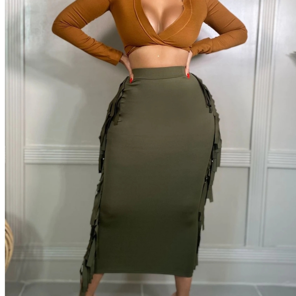 Super cute fringed olive and rust skirt. Stretchy material.